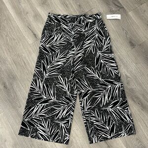 Women’s Tropical Wide Leg Palazzo Pant Size Medium Black White Leaf NWT